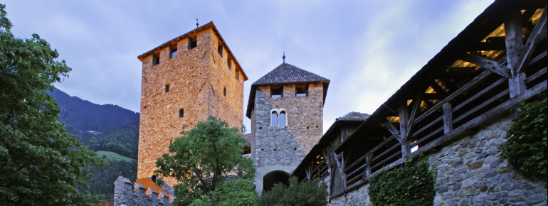 Der Besuch der Schlossanlage bietet nicht nur die Geschichte Tirols, sondern auch einen Ausflug in die Meraner Natur.