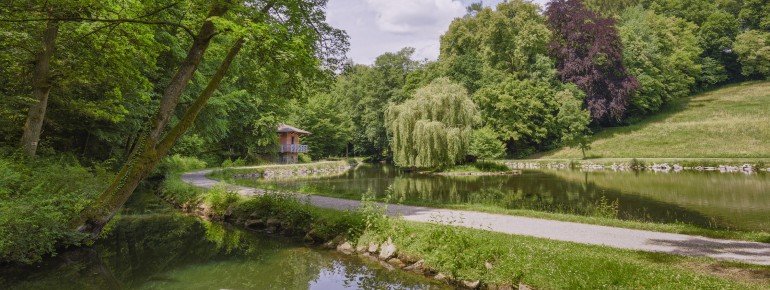 Talmühlweiher im Schlosspark Fantaisie,