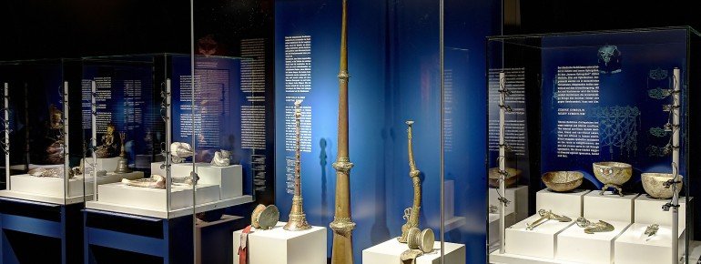 Im Schatzkammer-Museum können Exponate aus fernen Ländern betrachtet werden.