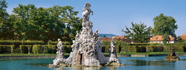 Im Hofgarten befinden sich etwa 300 Skulpturen.