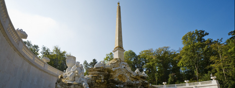 Der Obeliskbrunnen im Schlosspark von Schönbrunn.