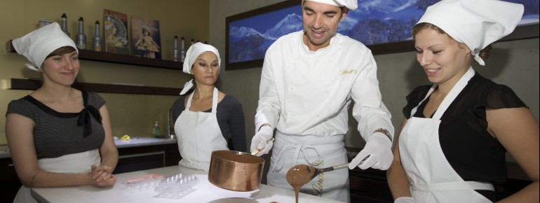 Live mit dabei sein, können Besucher bei der Herstellung von Schokolade.