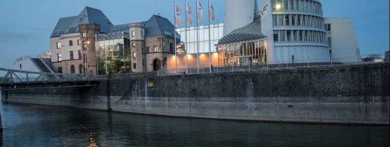 Das Schokoladenmuseum liegt direkt am Rhein.