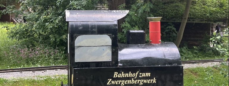Fahregschäfte im Park begeistern gleichermaßen Alt und Jung.