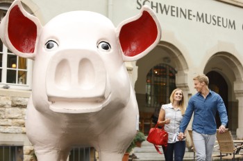 Kurios, kreativ und kultig: Das Schweinemuseum Stuttgart zeigt die Welt der Schweine in all ihren Facetten.