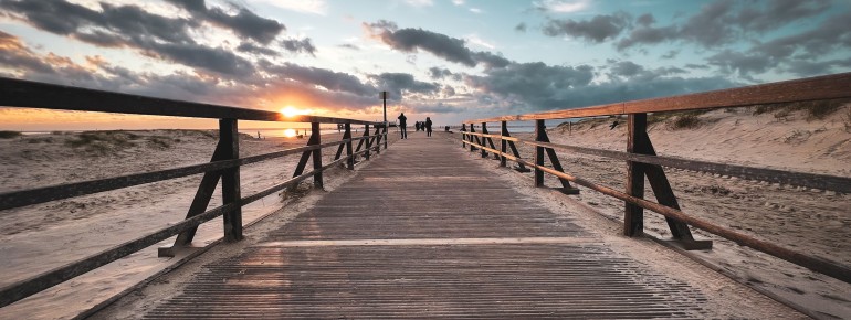 Am Ende der Seebrücke wartet das Pfahlbau-Restaurant „Arche Noah" – seit 2008 direkt an die Brücke angeschlossen.