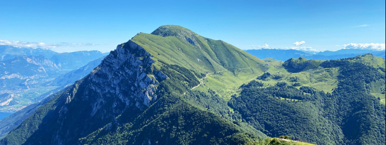 Auf dem Monte Baldo zeigt sich die Besonderheit des Gardasees, denn hier findet man nicht nur Wasser, sondern auch traumhafte Bergpanoramen.