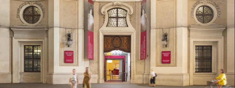 Der Eingang des Sisi Museums befindet sich direkt bei der Michealerkuppel in der Wiener Hofburg.