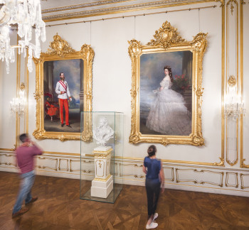 Die Gemälde von Franz Xaver Winterhalter im Jahr 1895 zeigen Kaiser Franz Joseph und Kaiserin Elisabeth in Lebensgröße.