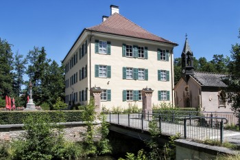 DasDas Sisi-Schloss in Unterwittelsbach erzählt die Geschichte der jungen Kaiserin Elisabeth und ihrer Verbundenheit zur Region.