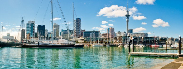 Der 328 Meter hohe Sky Tower prägt die Skyline Aucklands.