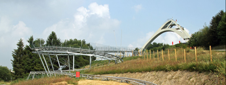 Start der neuen Rodelbahn ist direkt an der Skisprungschanze.