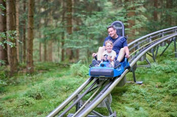 Kinder dürfen den Sternrodler bereits ab zehn Jahren allein fahren.