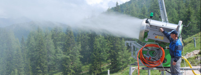 Schneekanone im Sommer