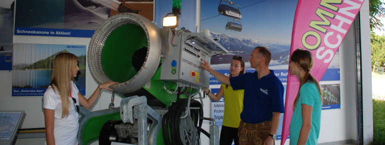 Führung durch die Sommerschneeausstellung