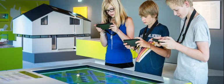 Mithilfe eines Multimedia Guides kannst du dein eigenes Haus bauen.