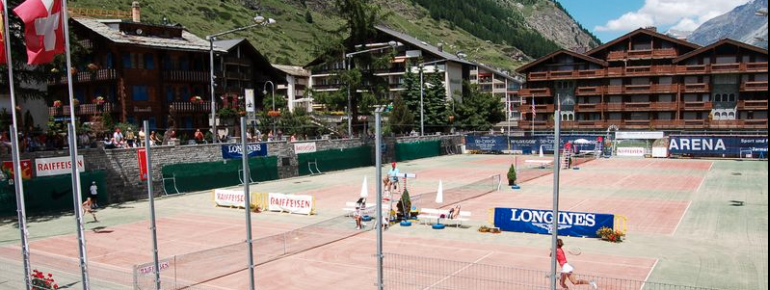 Tennis-Courts in der Sport- und Freizeitarena Zermatt