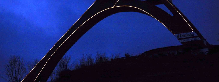 St. Georg Schanze Winterberg beleuchtet