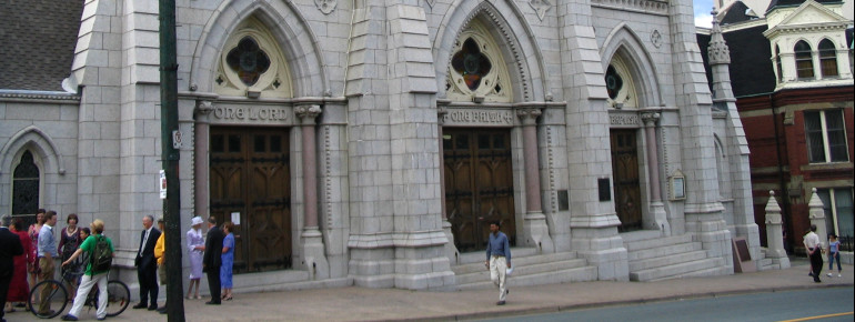 Bekannt ist die St. Mary's Basilica vor allem für ihre Aussenfassade aus weißem Granit.