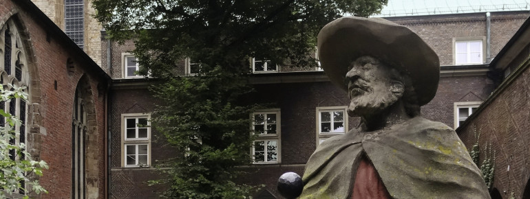 Mitten in der belebten Innenstadt ist der Bibelgarten ein Ort der Ruhe.