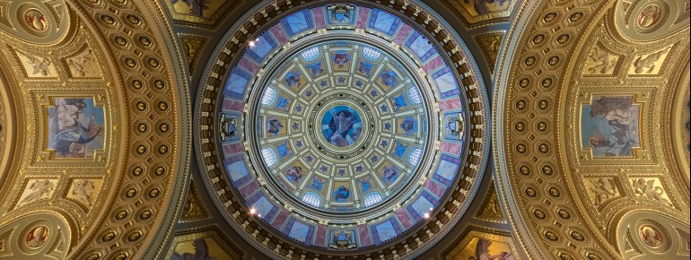 Die kunstvoll verzierte Kuppel der St.-Stephans-Basilika zählt zu den architektonischen Höhepunkten des Bauwerks.