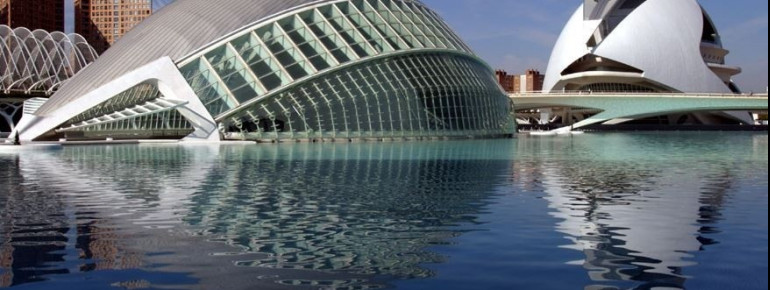 Die Stadt der Künste und der Wissenschaften (Ciudad de las Artes y las Ciencias),ist ein Kultur- und Freizeitzentrum.