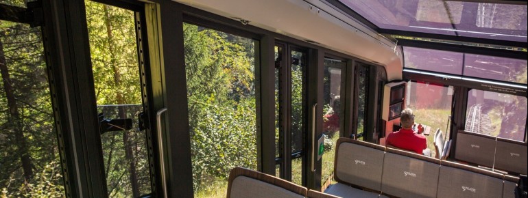 Während der Fahrt genießt du atemberaubende Ausblicke.