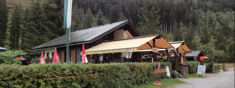 Vor dem See befindet sich ein weiteres kleines Restaurant
