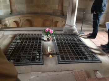 Hier liegen das Grab der heiligen Mathilde sowie die Überreste des Grabs von König Heinrich I.