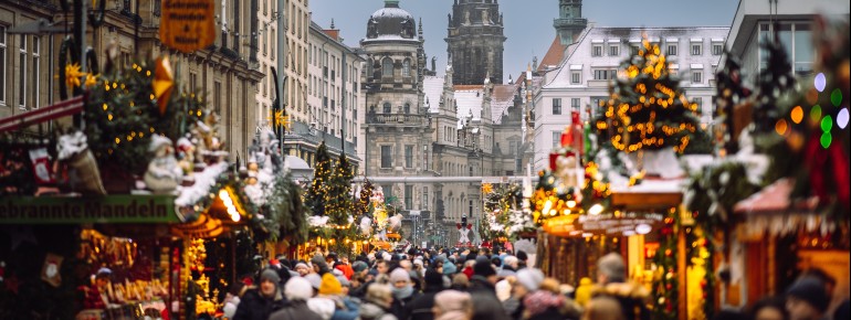 Der Strietzelmarkt liegt unübersehbar mitten in Dresden.