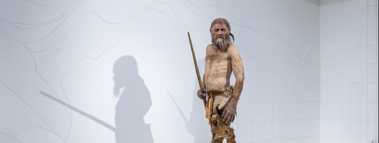 Im Museum dreht sich alles um Ötzi, den Mann aus dem Eis. So sah er wohl aus.