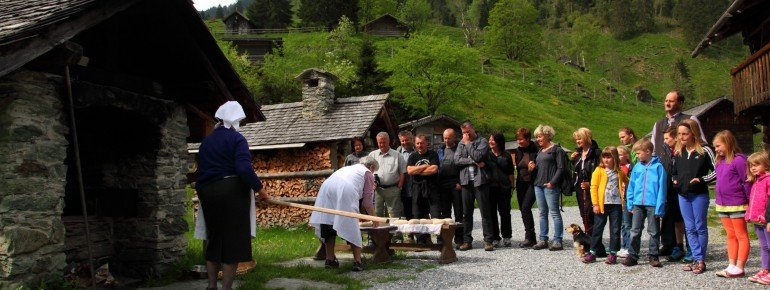 Brotbacken wie in alten Zeiten.