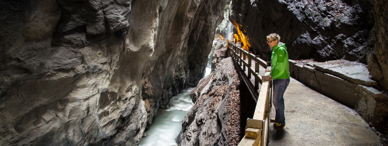 Geradezu mystisch mutet der Weg durch die Taminaschlucht an.