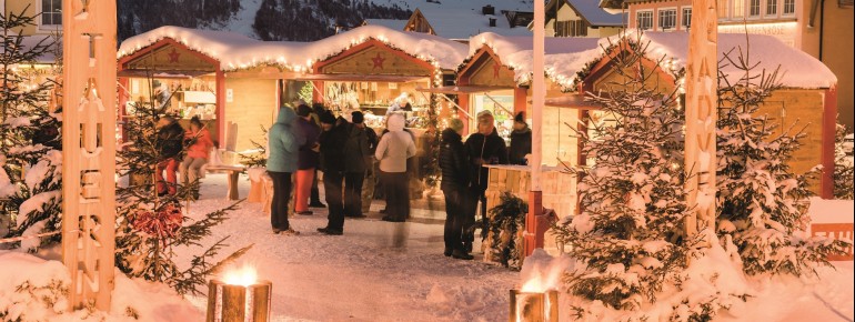 Auf dem Tauernadvent in Obertauern, dem höchstgelegenen Christkindlmarkt im Salzburger Land, hat man Schneegarantie.