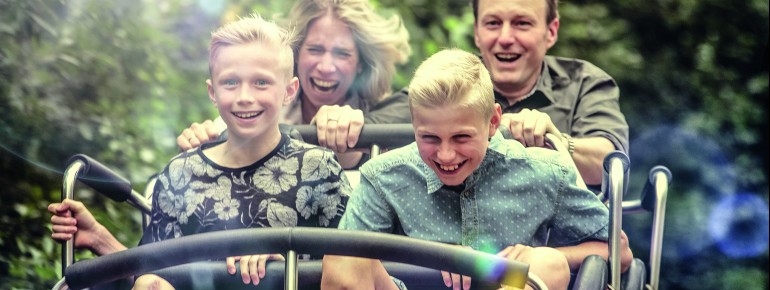 Der Park bietet eine breite Palette an Fahrgeschäften und Attraktionen.