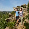 Die Großvaterfelsen bei Blankenburg markieren den westlichen Abschnitt der Teufelsmauer – ein beliebtes Ziel für Wanderer im nördlichen Harzvorland.