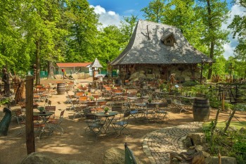 Rund 200 Sitzplätze bietet der Biergarten an der „Hexentränke“.