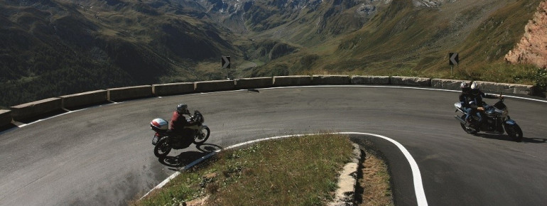 Auch Motorradfahrer lieben die Hochalpenstraße am Timmelsjoch.