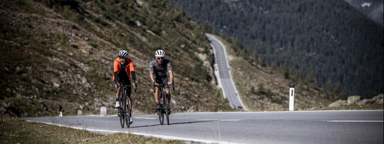 Wer den Pass mit dem Rad bezwingen will, braucht Kondition.