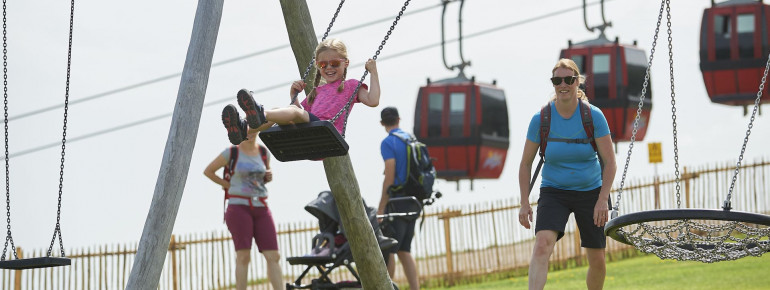Der Spiel- und Tummelplatz gleich neben Timoks Alpine Coaster – mit riesigem Hüpfkissen, Sandkiste, Schaukeln uvm.