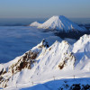 Schneebedeckte Gipfel - im Winter kann man im Tongariro-Nationalpark Skifahren.
