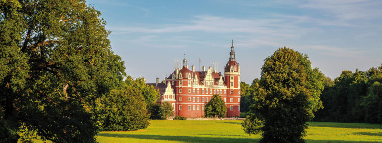 Tränenwiese und Neues Schloss