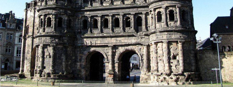 Die Landseite der Porta Nigra