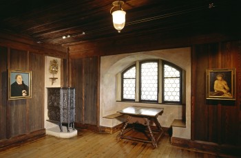 1530 arbeitete Martin Luther auf der Veste an der Bibelübersetzung- das Lutherzimmer ist heute Besuchern zugänglich.