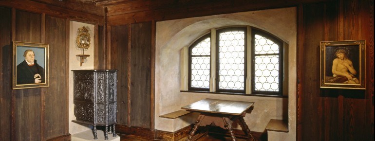1530 arbeitete Martin Luther auf der Veste an der Bibelübersetzung- das Lutherzimmer ist heute Besuchern zugänglich.