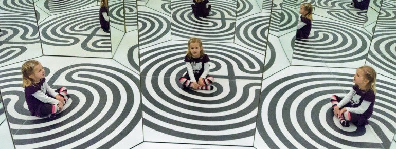 Perfekte Illusion im Spiegel-Oktogen