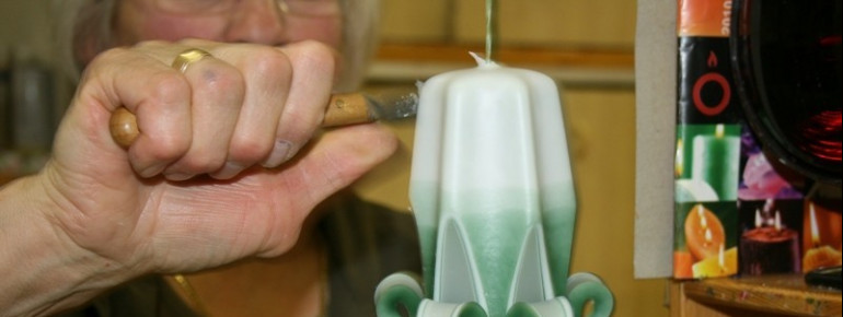 Erna Donabauer entwickelte ihre eigene Technik zur Herstellung von Zierkerzen