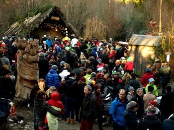 Die Waldweihnacht lockt jedes Jahr Tausende Besucher an.