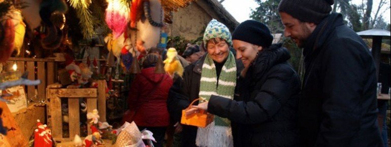 An den vielen kleinen Ständen wird Selbstgemachtes zum Verkauf angeboten.