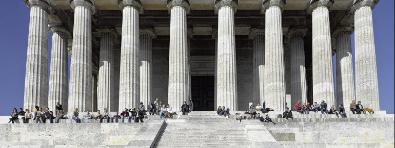 Die Architektur der Walhalla ist einem griechischen Tempel nachempfunden.